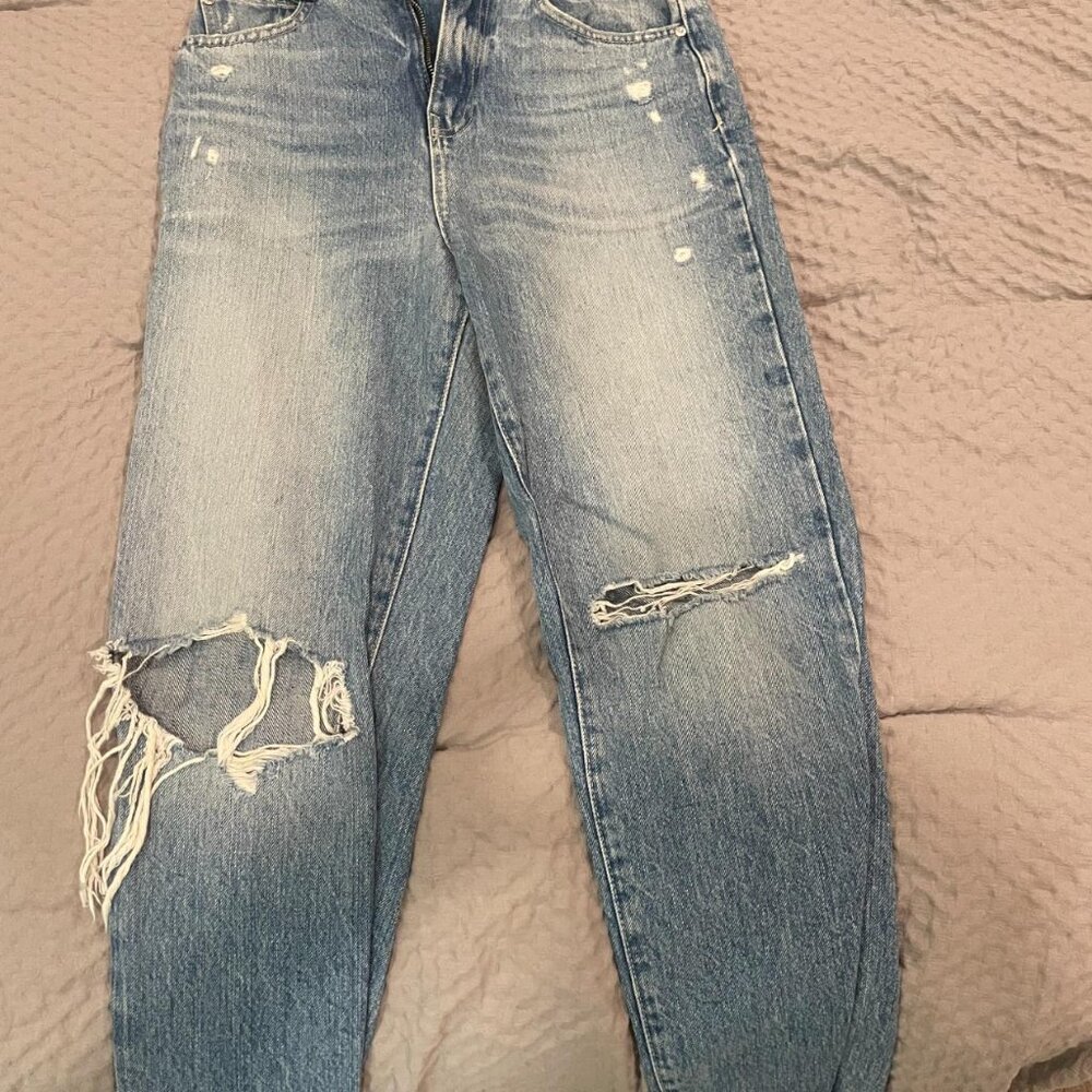Zara Light-Wash Ripped Mom Jeans Size 2